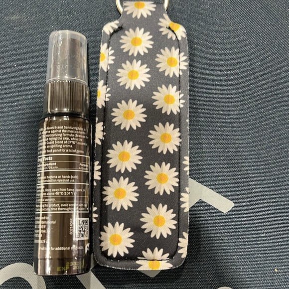 On Guard hand sanitizing mist antiseptic 0.9 fl oz 27 ml key chain holder New - Picture 2 of 3